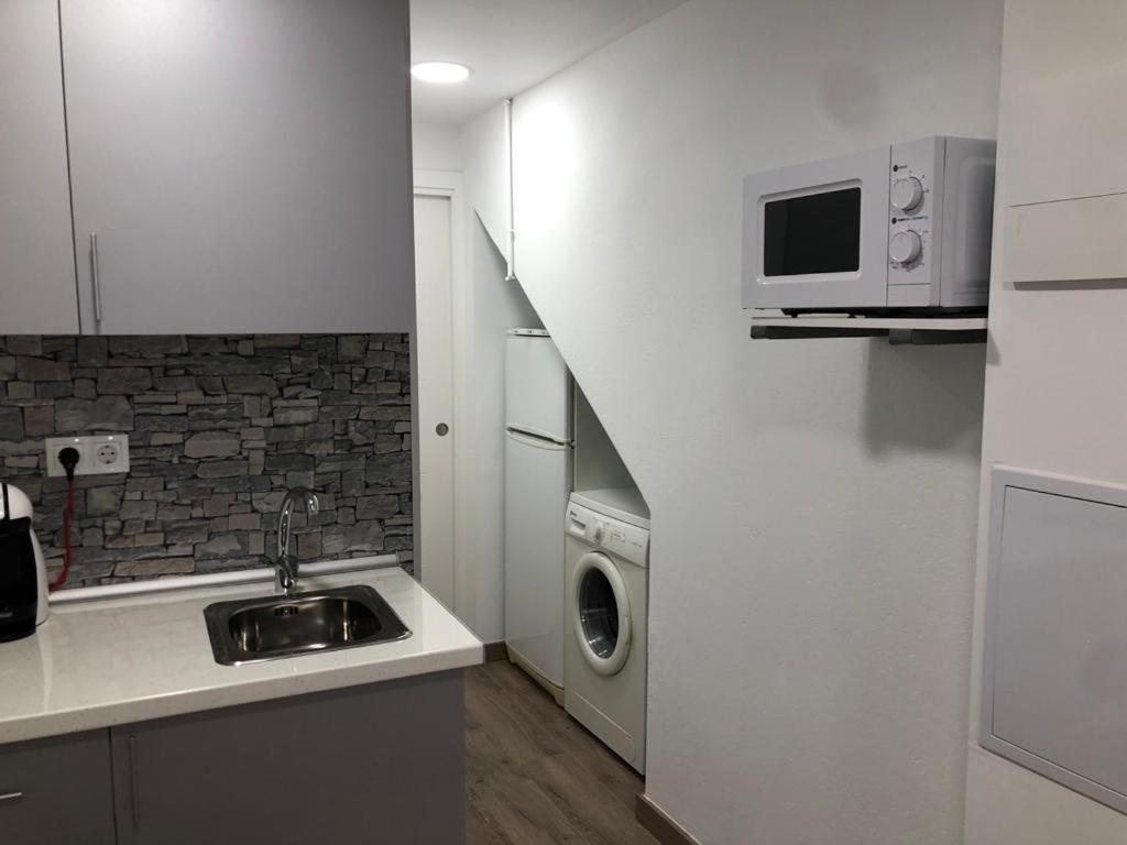Apartamento Alojamiento Karina Les Exterior foto