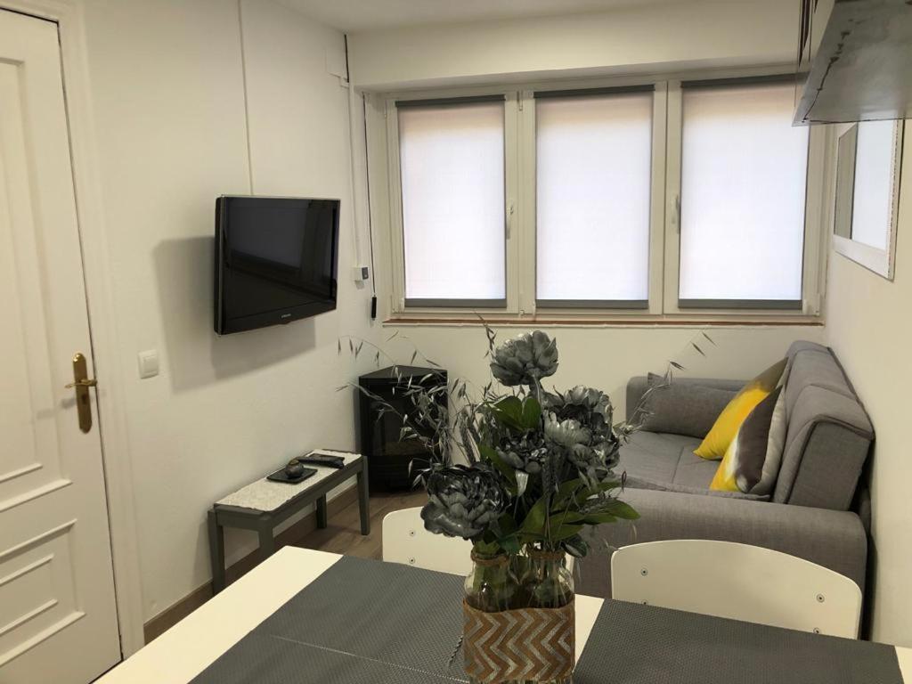 Apartamento Alojamiento Karina Les Exterior foto