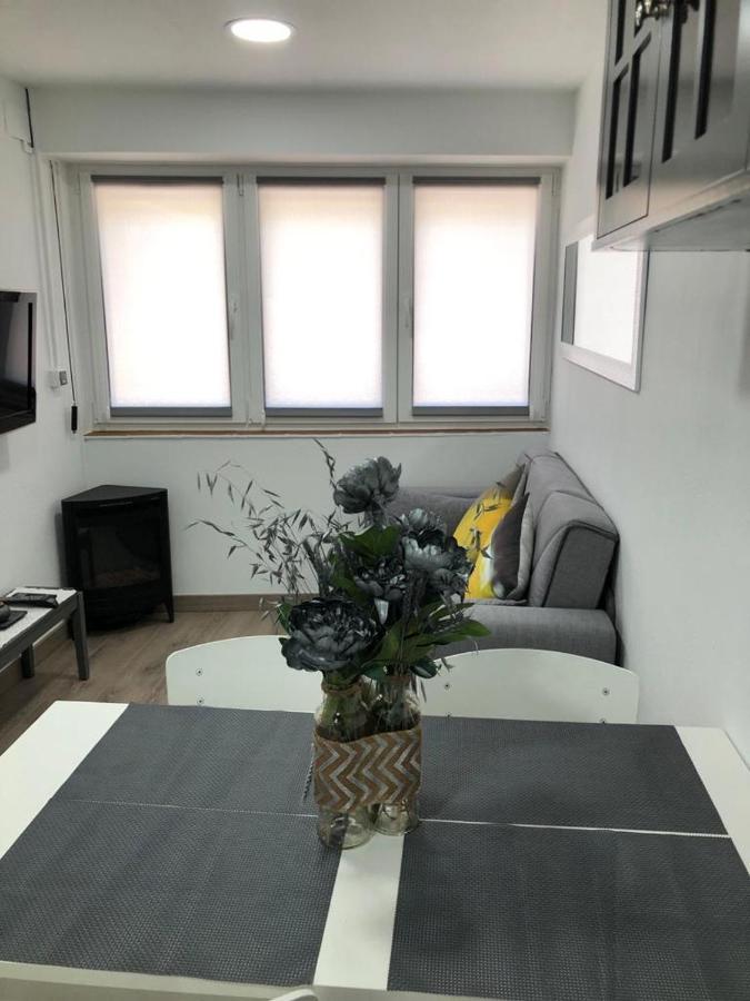 Apartamento Alojamiento Karina Les Exterior foto