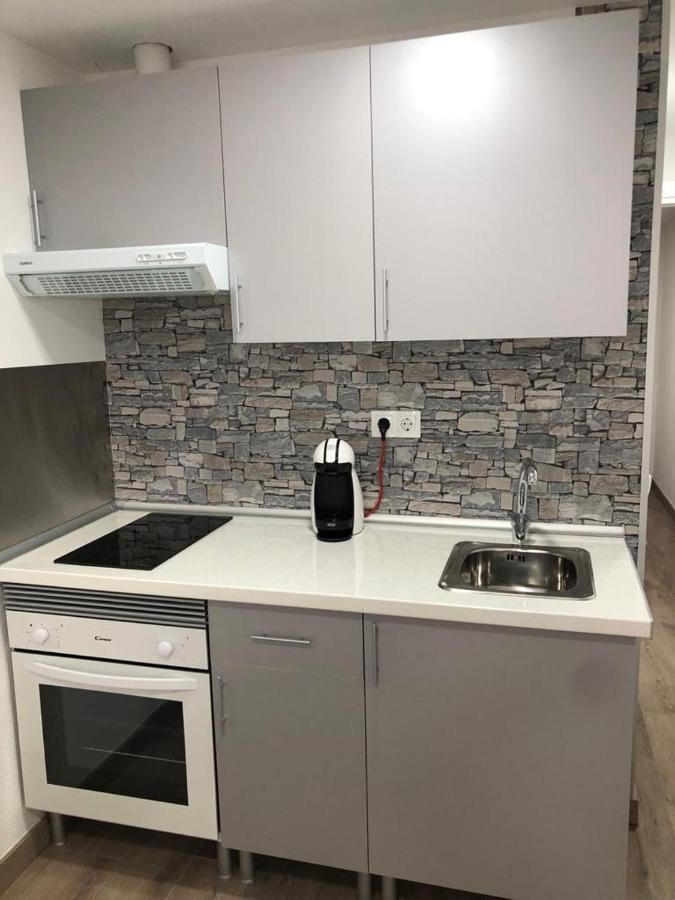 Apartamento Alojamiento Karina Les Exterior foto