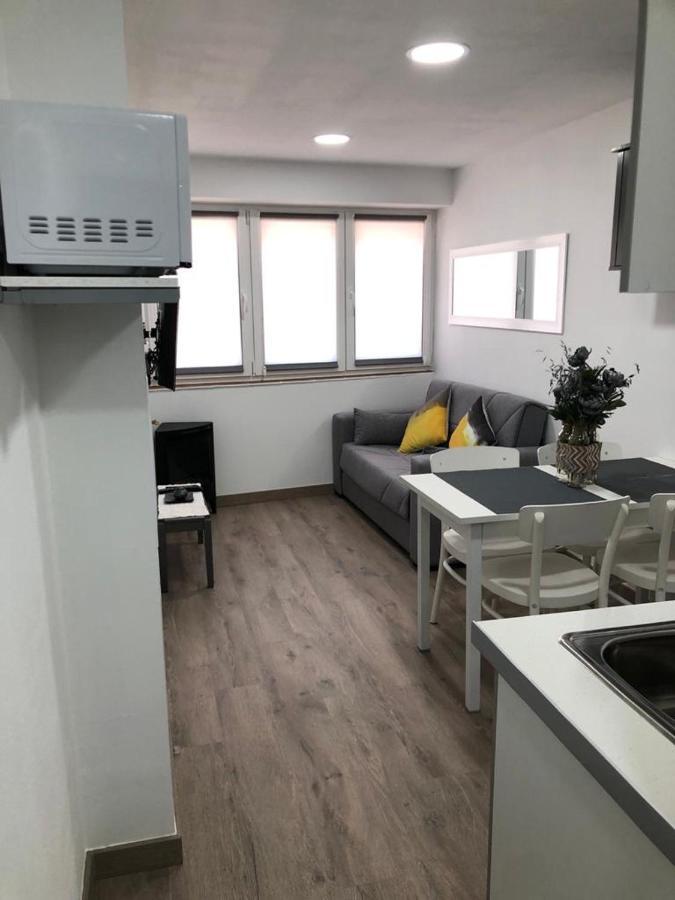 Apartamento Alojamiento Karina Les Exterior foto