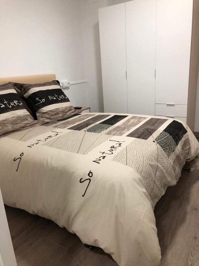 Apartamento Alojamiento Karina Les Exterior foto