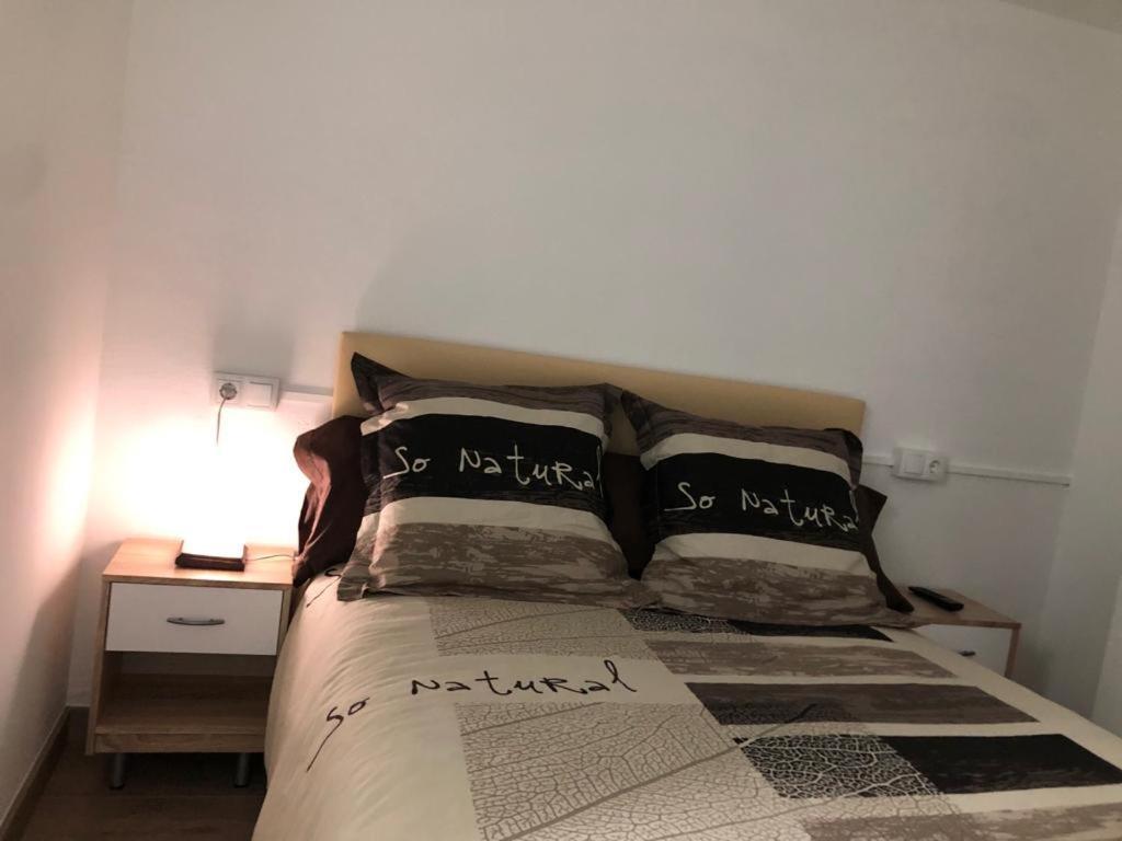 Apartamento Alojamiento Karina Les Exterior foto