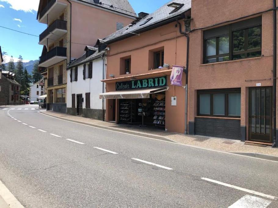 Apartamento Alojamiento Karina Les Exterior foto